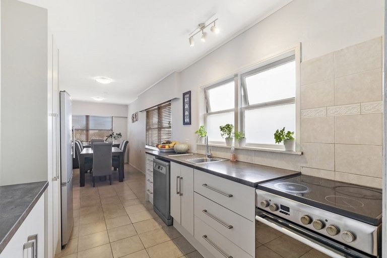 Photo of property in 17 Mack Place, Red Hill, Papakura, 2110