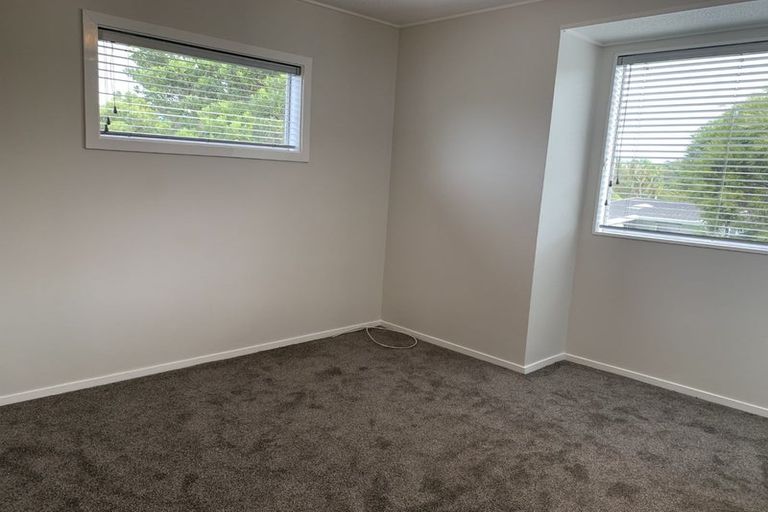 Photo of property in 2/200 Dowse Drive, Maungaraki, Lower Hutt, 5010