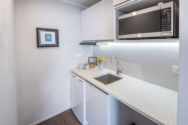 Photo of property in 2/26 Tizard Road, Birkenhead, Auckland, 0626