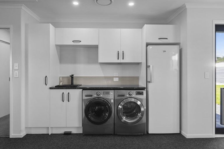 Photo of property in 1 Ribbonwood Lane, Kinloch, Taupo, 3377