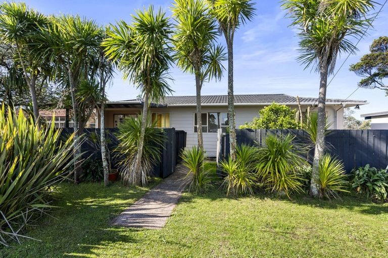 Photo of property in 27 Ferry Parade, Herald Island, Auckland, 0618