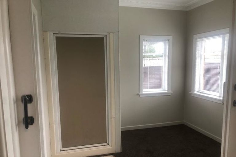 Photo of property in 3166 Great North Road, New Lynn, Auckland, 0600