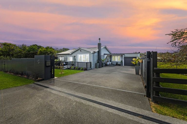 Photo of property in 84 Shaw Road, Oratia, Auckland, 0604