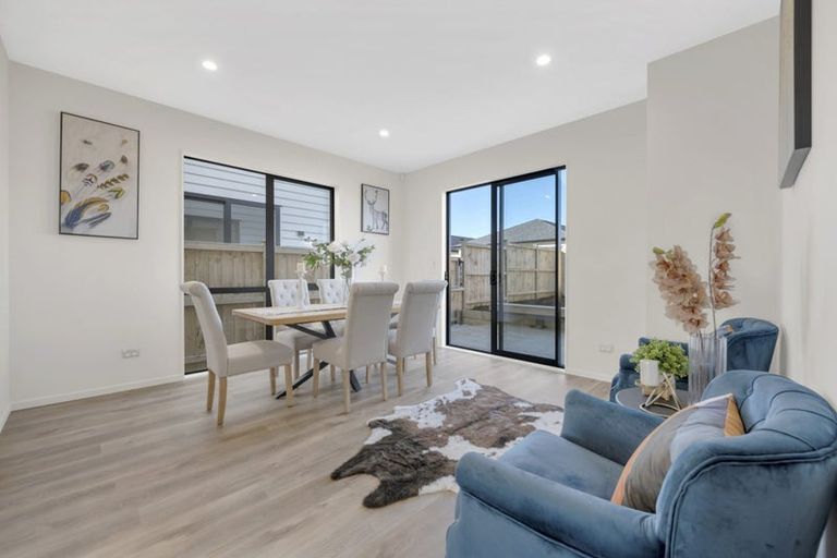 Photo of property in 7 Woven Place, Karaka, Papakura, 2113