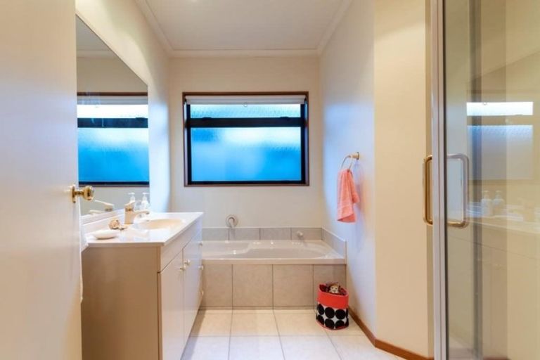 Photo of property in 42 Manor Park Drive, Pyes Pa, Tauranga, 3112