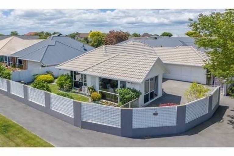 Photo of property in 52 Berkshire Drive, Avonhead, Christchurch, 8042