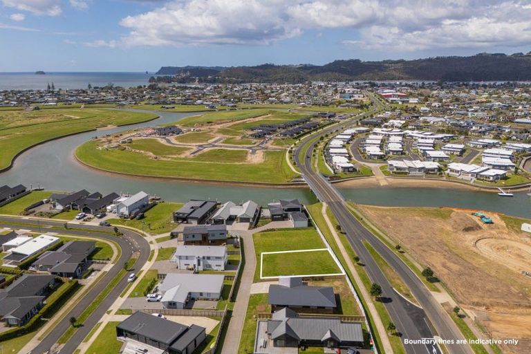Photo of property in 8 Norma Way, Whitianga, 3510