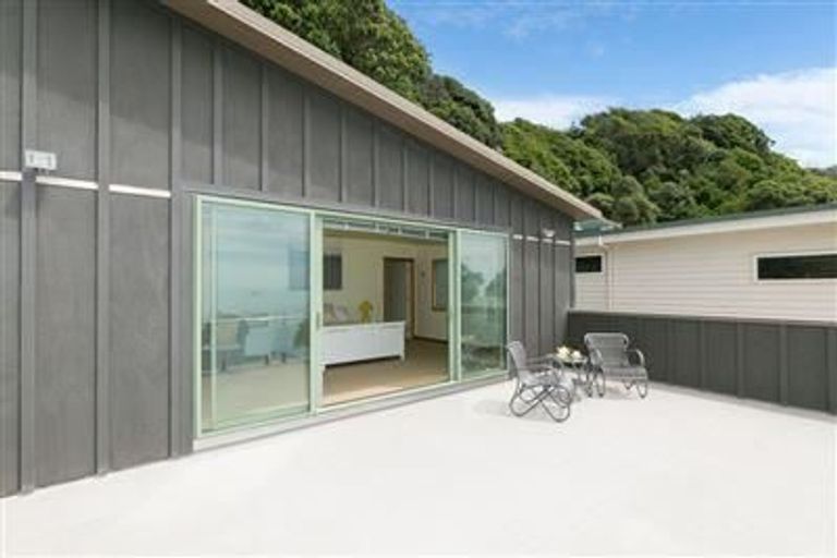Photo of property in 10 Ocean Parade, Pukerua Bay, 5026