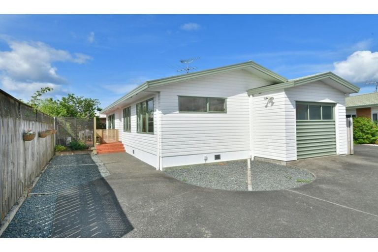 Photo of property in 2/10 Ross Crescent, Orewa, 0931
