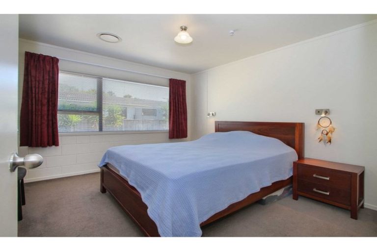 Photo of property in 1/7 Mannering Place, Hillcrest, Auckland, 0627