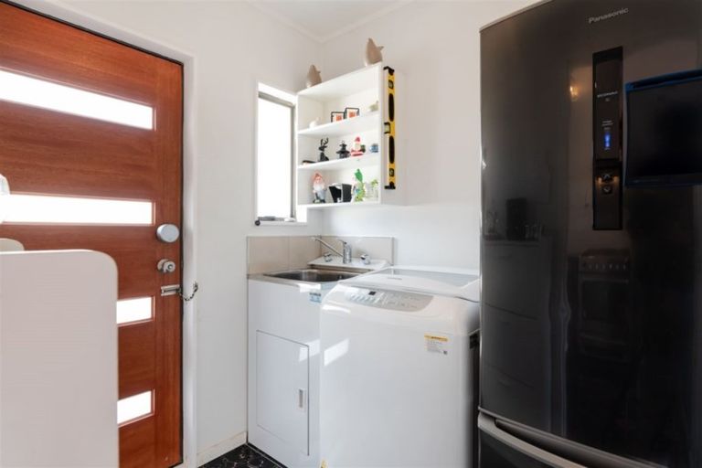 Photo of property in 2/6 Trevor Hosken Drive, Wiri, Auckland, 2104