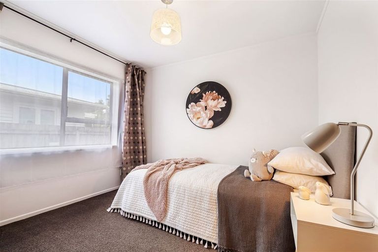 Photo of property in 1/10 Hillcrest Avenue, Hillcrest, Auckland, 0627