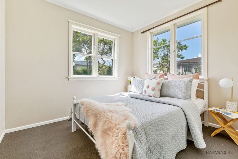 Photo of property in 2/32 Kamara Road, Glen Eden, Auckland, 0602