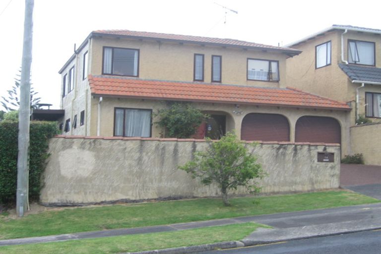 Photo of property in 2/66 Ocean View Road, Northcote, Auckland, 0627