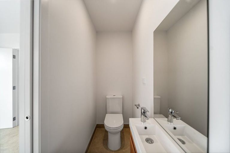 Photo of property in 2/39 Pakuranga Road, Pakuranga, Auckland, 2010