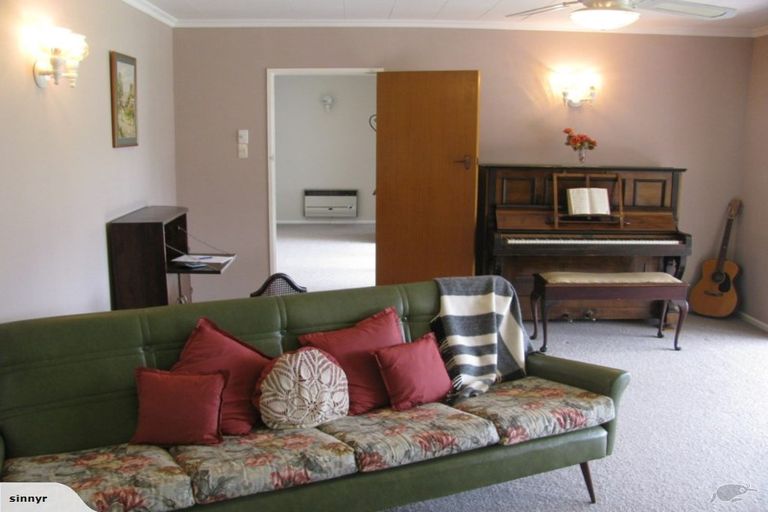 Photo of property in 20 Edwards Place, Terrace End, Palmerston North, 4410