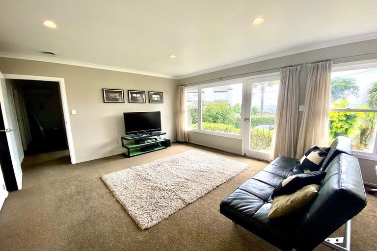 Photo of property in 36 Montgomery Avenue, Rothesay Bay, Auckland, 0630