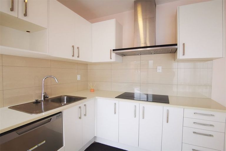 Photo of property in 41 Gossamer Drive, Pakuranga Heights, Auckland, 2010