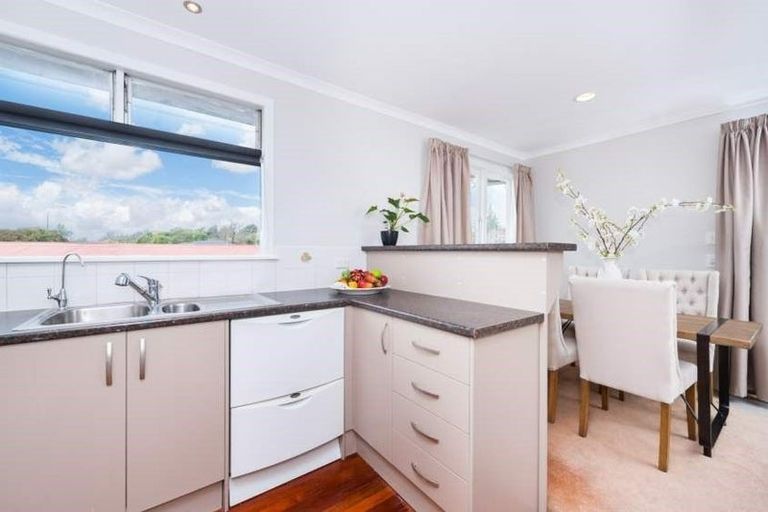 Photo of property in 112 Edmonton Road, Henderson, Auckland, 0612