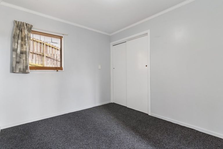 Photo of property in 64 Trias Road, Totara Vale, Auckland, 0629