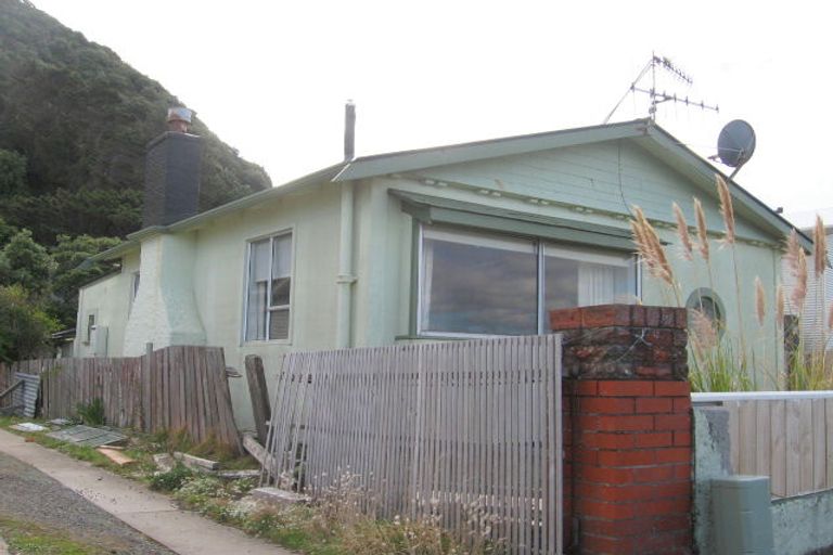 Photo of property in 128 Breaker Bay Road, Breaker Bay, Wellington, 6022