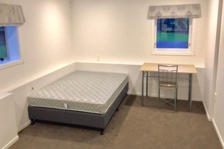 Photo of property in 17 Manhattan Heights, Glendene, Auckland, 0602