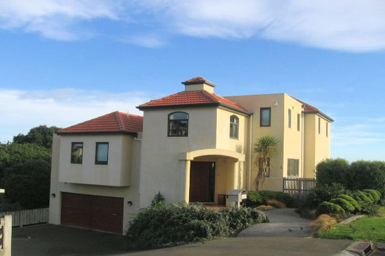 Photo of property in 11 Glengavel Grove, Papakowhai, Porirua, 5024