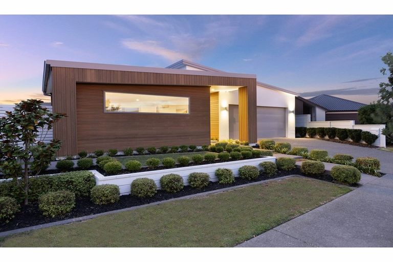 Photo of property in 19 Awatira Drive, Papamoa Beach, Papamoa, 3118