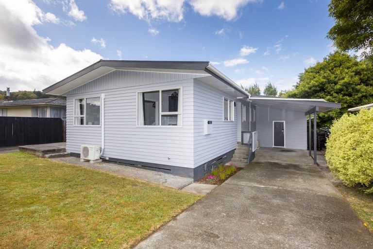 Photo of property in 7 Blueberry Grove, Timberlea, Upper Hutt, 5018