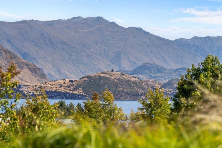 Photo of property in 9 Mulberry Lane, Wanaka, 9305
