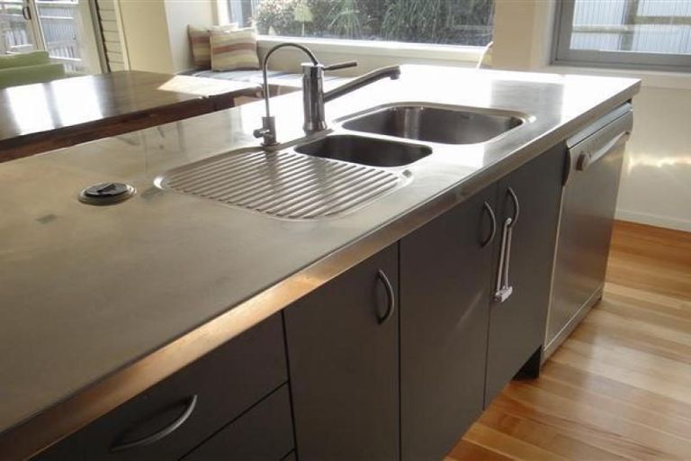 Photo of property in 10 Donnelly Street, Oakura, 4314