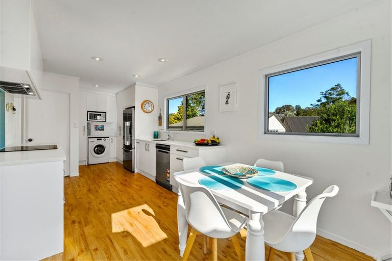 Photo of property in 37 Gatman Street, Birkdale, Auckland, 0626