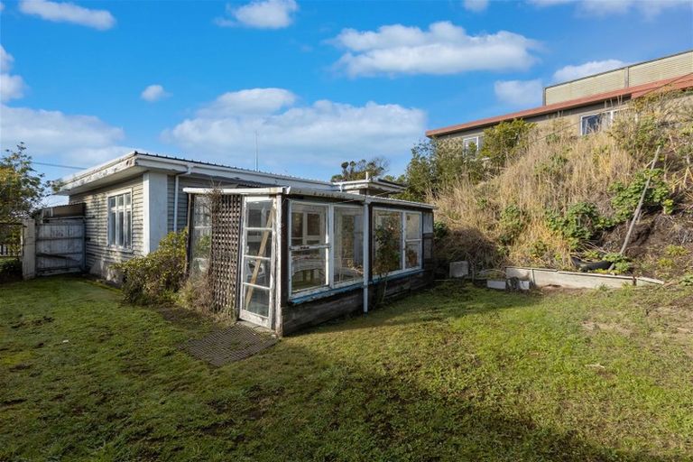 Photo of property in 347 Marine Parade, New Brighton, Christchurch, 8061