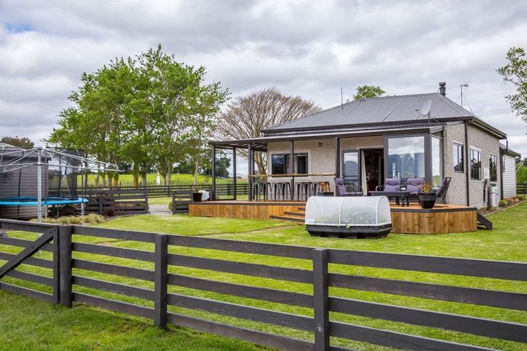 Photo of property in 423 Tipapakuku Road, Dannevirke, 4976