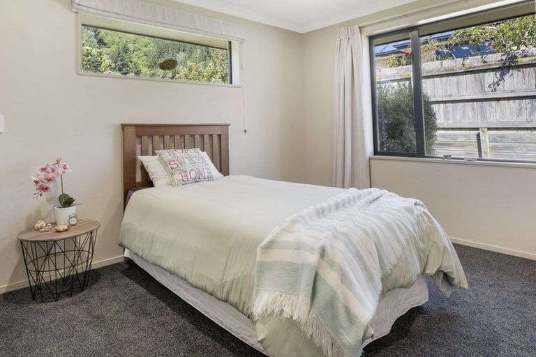 Photo of property in 17 Weka Place, Picton, 7220