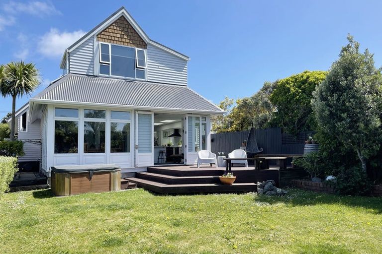 Photo of property in 27 Waru Street, Khandallah, Wellington, 6035