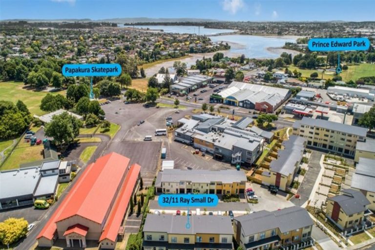 Photo of property in 32/11 Ray Small Drive, Papakura, 2110