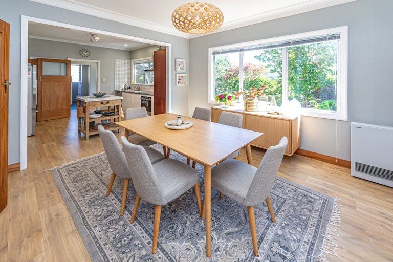 Photo of property in 2 Tarata Street, Saint Johns Hill, Whanganui, 4501