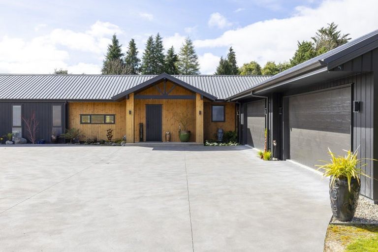 Photo of property in 2 Nga Tui Lane, Acacia Bay, Taupo, 3385
