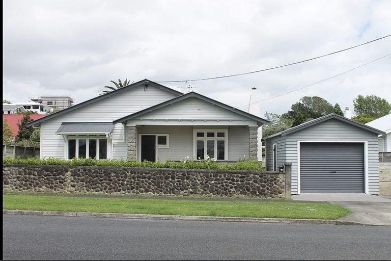 Photo of property in 76 Paynters Avenue, Strandon, New Plymouth, 4312