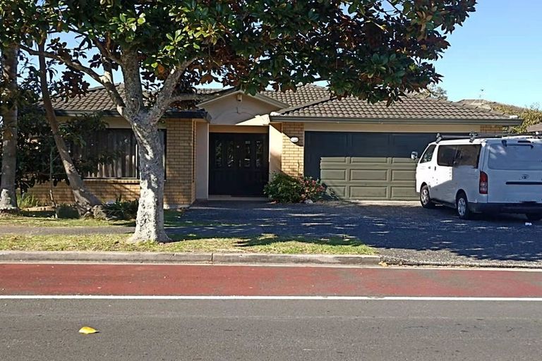 Photo of property in 12 Gunner Drive, Te Atatu Peninsula, Auckland, 0610