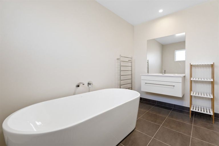 Photo of property in 5 Waterview Place, Haruru, 0204