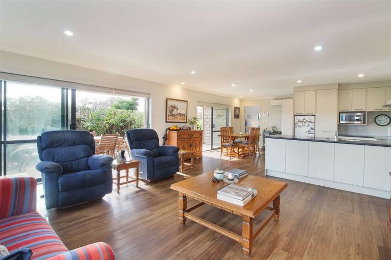 Photo of property in 7 Vela Place, Clarks Beach, 2122