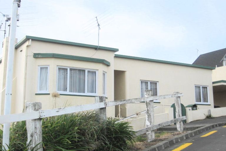 Photo of property in 1a Denholm Road, Hospital Hill, Napier, 4110