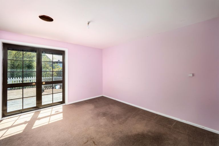 Photo of property in 27 Walkers Road, Lyttelton, 8082