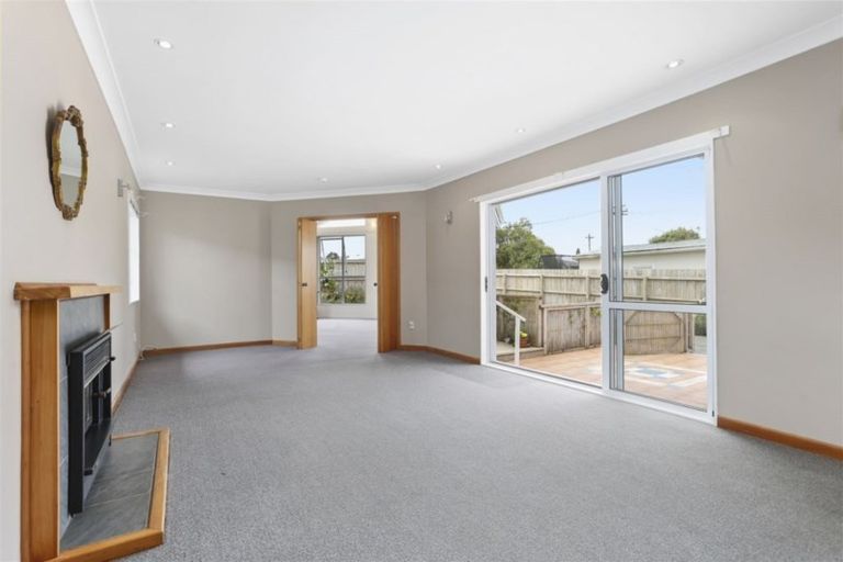 Photo of property in 10 Waione Avenue, Te Atatu Peninsula, Auckland, 0610