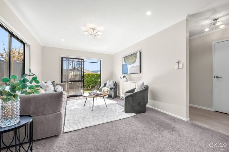 Photo of property in 15 Te Kaeaea Crescent, Wallaceville, Upper Hutt, 5018