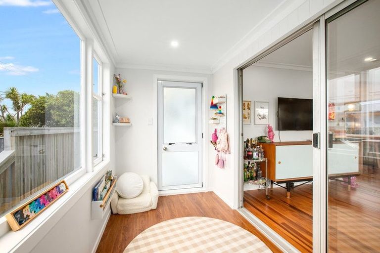 Photo of property in 23 Cara Crescent, Paparangi, Wellington, 6037