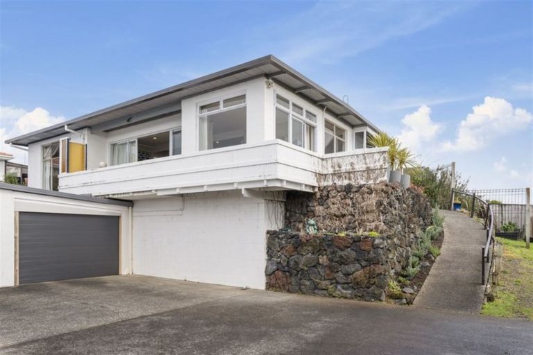 Photo of property in 1/30 Summit Drive, Torbay, Auckland, 0630