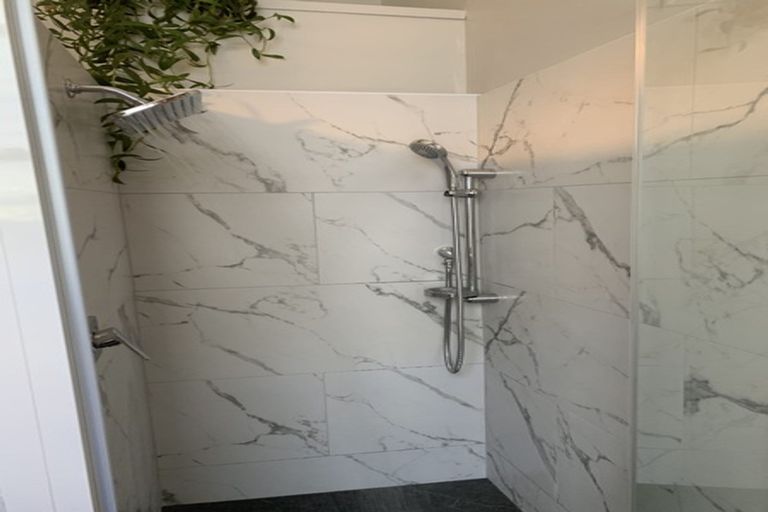 Photo of property in 6 William Bond Street, Stanley Point, Auckland, 0624